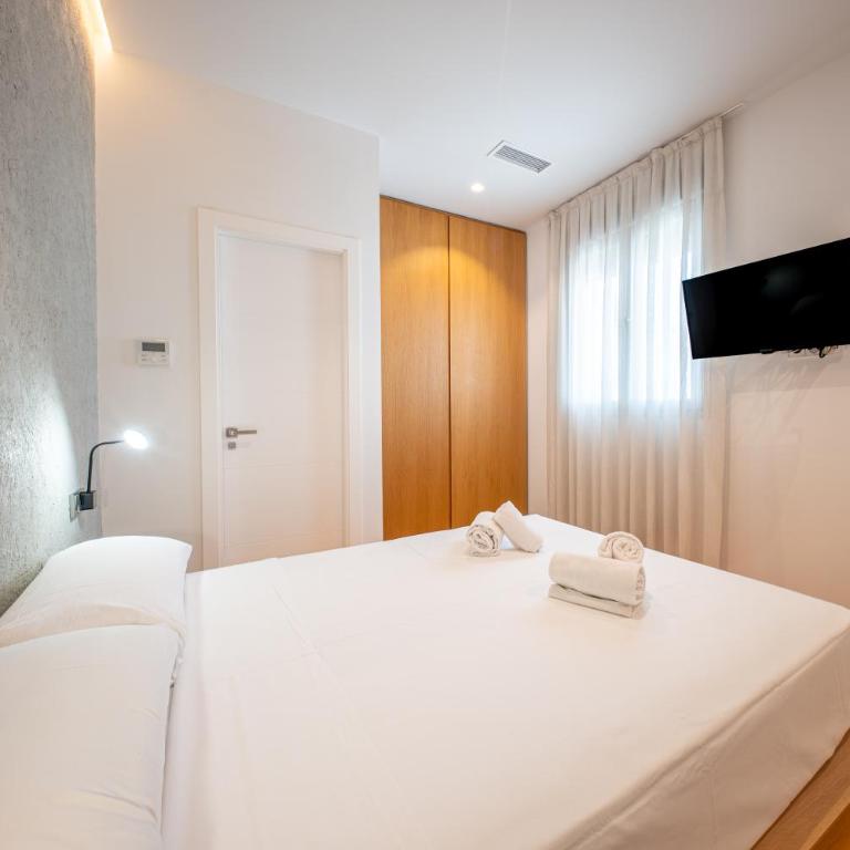 Geysotur Caballero Homes Puente Romano - Apartment - 3