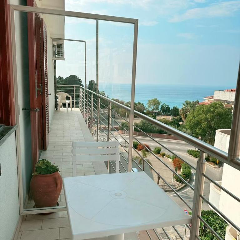 Cinnamon Inn - Studio Apartment with side Sea View - 14