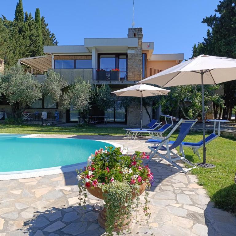 Appartamento con piscina in Villa - Casa con 3 Camere da Letto - 2