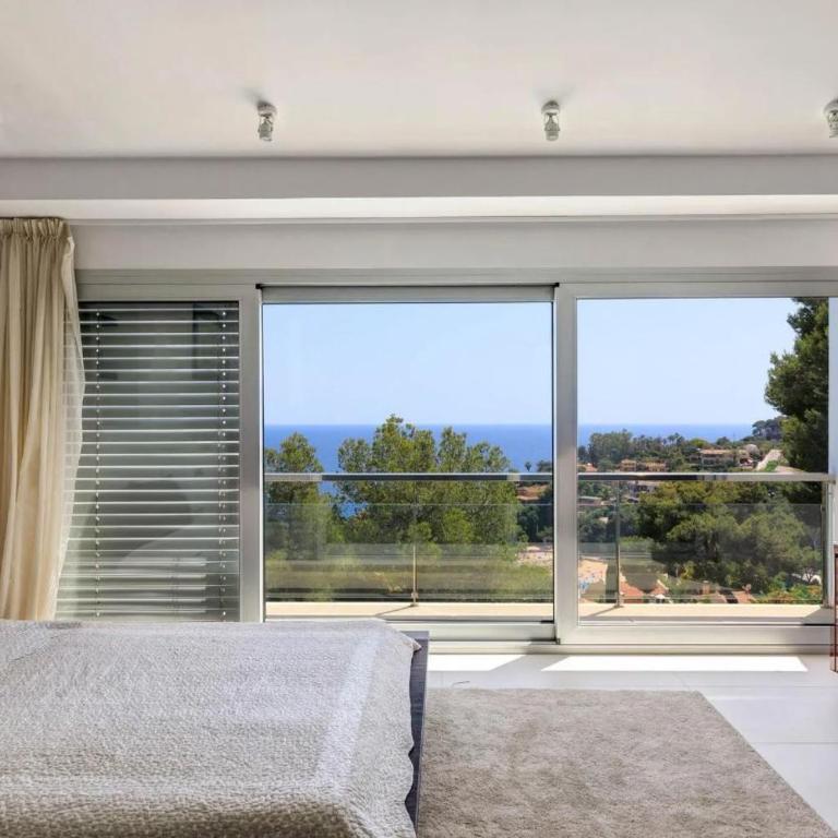 Spacious Family Home with Private Pool and Sauna - Villa - 14