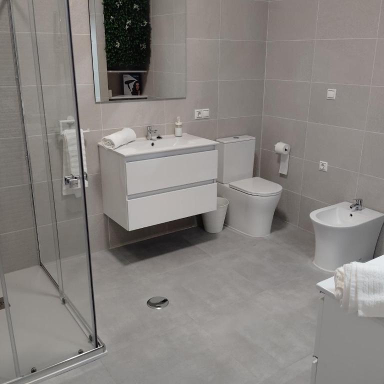 Amplia y acogedora casa con piscina, cerca de playa y puerto marina - One-Bedroom House - 4