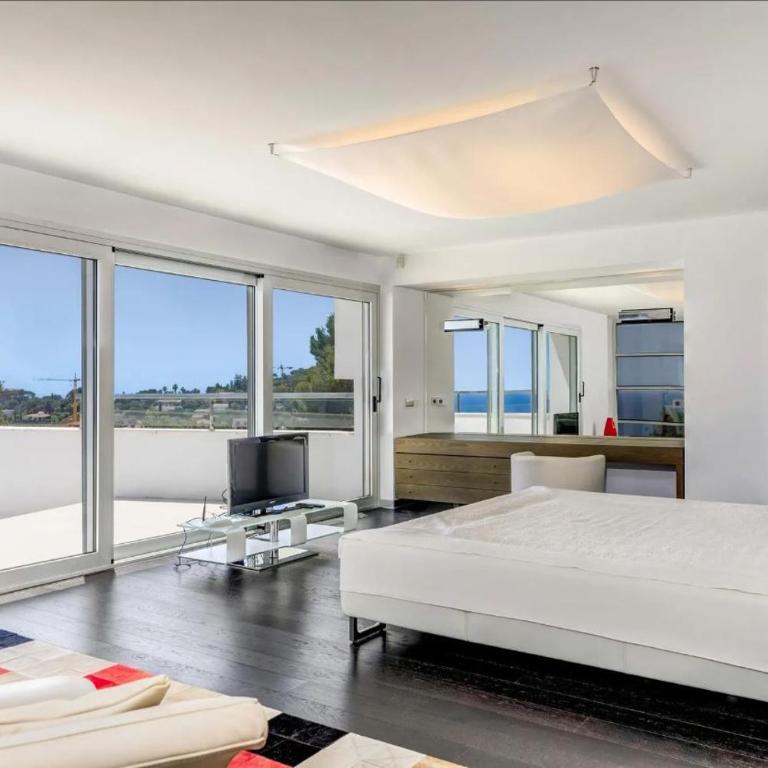 Spacious Family Home with Private Pool and Sauna - Villa - 6