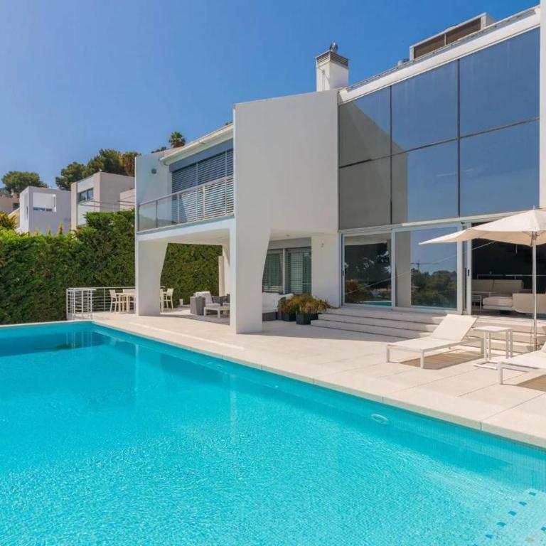 Spacious Family Home with Private Pool and Sauna - Villa - 26