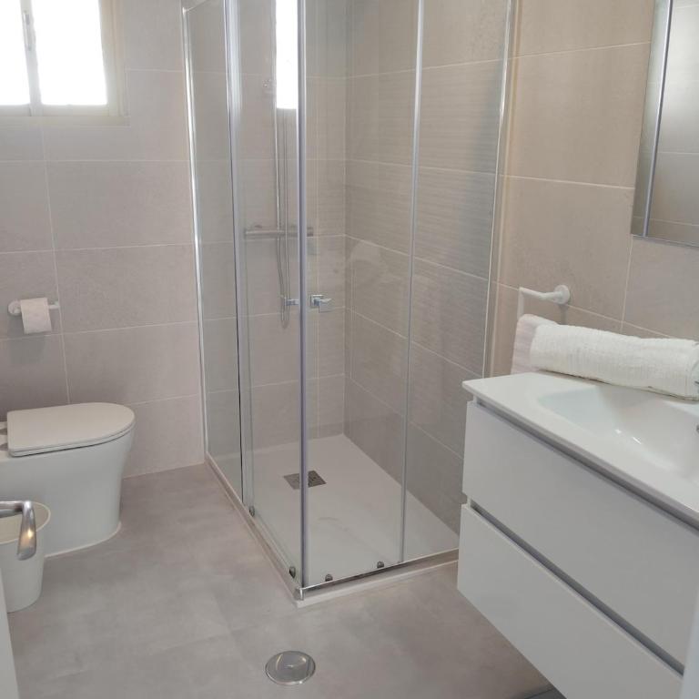 Amplia y acogedora casa con piscina, cerca de playa y puerto marina - One-Bedroom House - 19