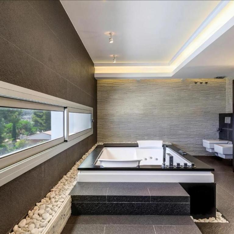 Spacious Family Home with Private Pool and Sauna - Villa - 23