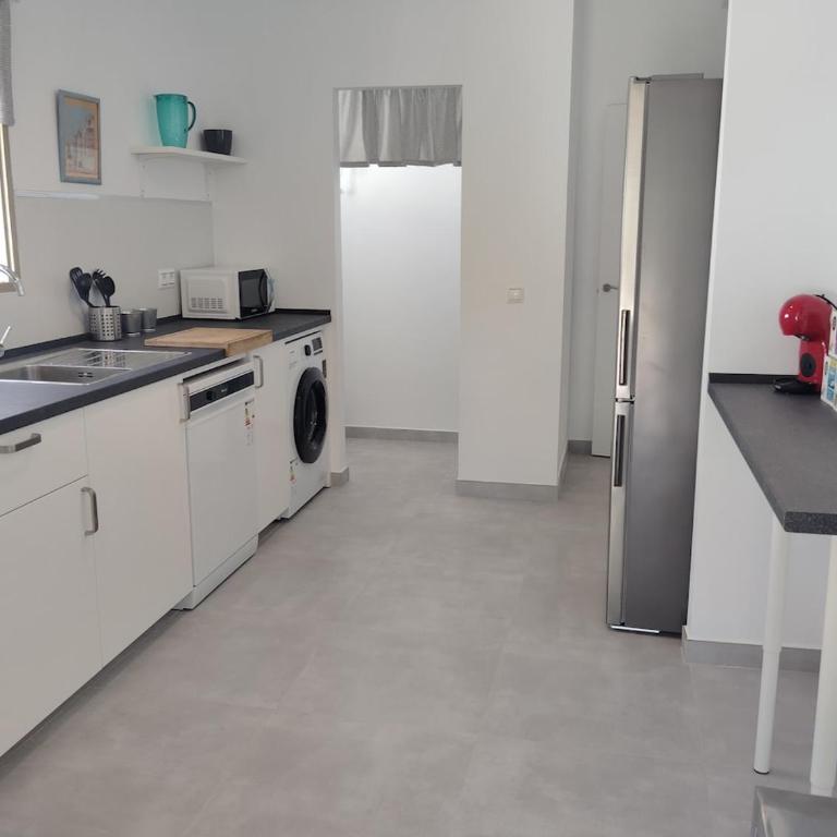 Amplia y acogedora casa con piscina, cerca de playa y puerto marina - One-Bedroom House - 23