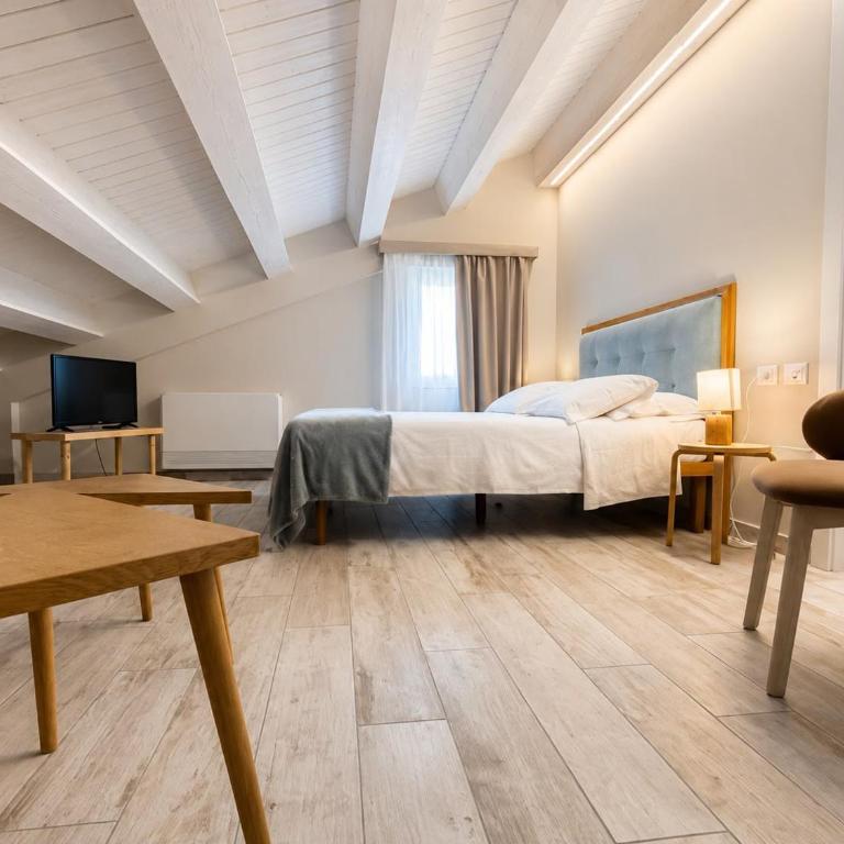 Itria Modica - Standard Queen Room - Attic - 2