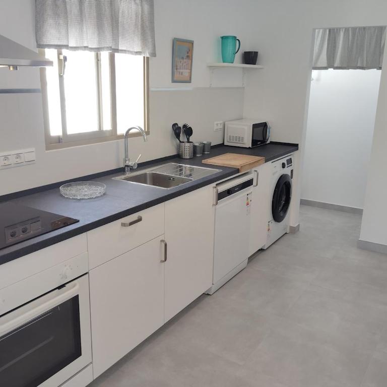 Amplia y acogedora casa con piscina, cerca de playa y puerto marina - One-Bedroom House - 24