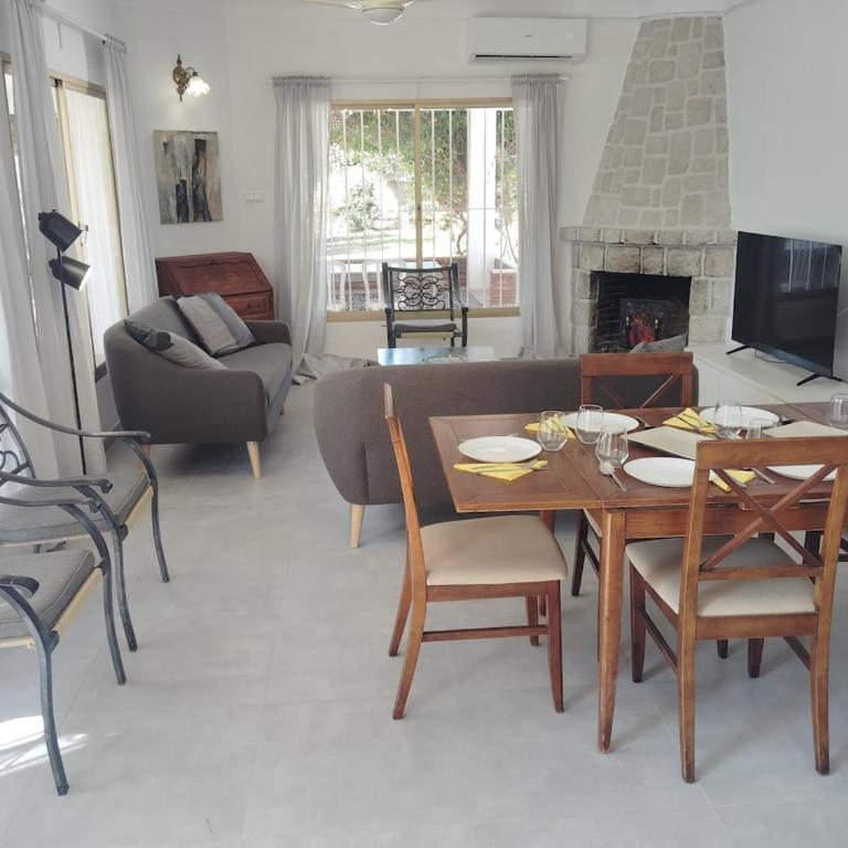 Amplia y acogedora casa con piscina, cerca de playa y puerto marina - One-Bedroom House - 28