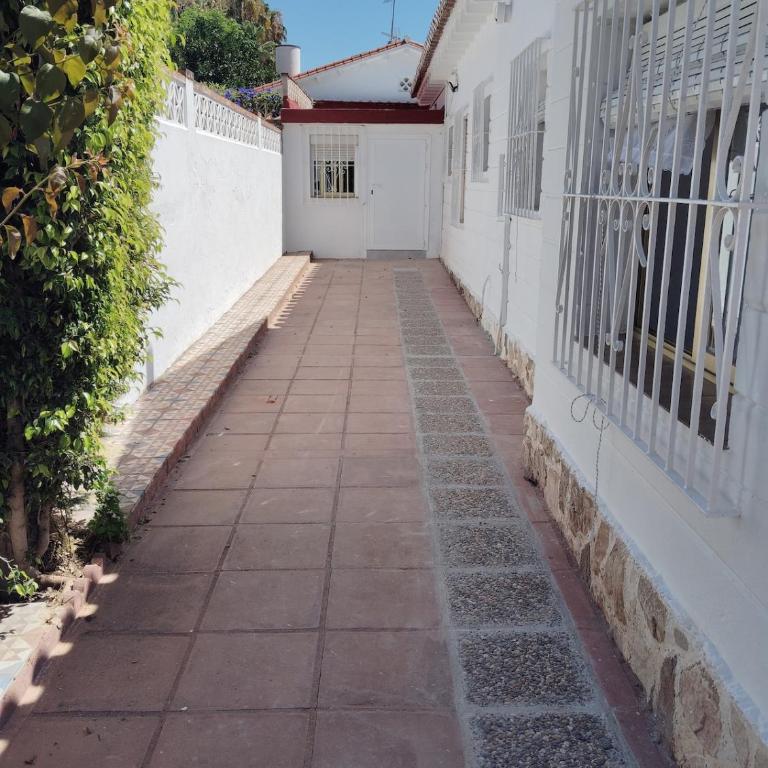 Amplia y acogedora casa con piscina, cerca de playa y puerto marina - One-Bedroom House - 32