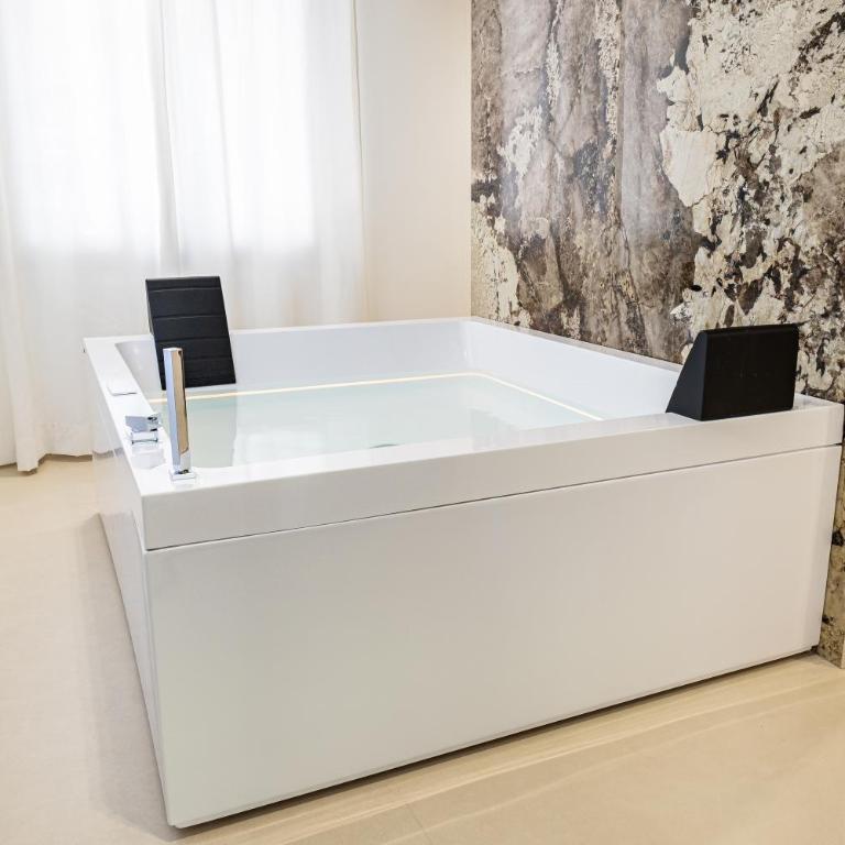 Villa delle Rose Pompei Rooms and Suite - Deluxe Suite with Spa Bath - 12