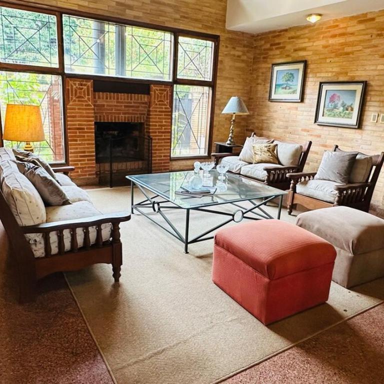 Fina residencia con chimenea en Lambaré - Four-Bedroom House - 18