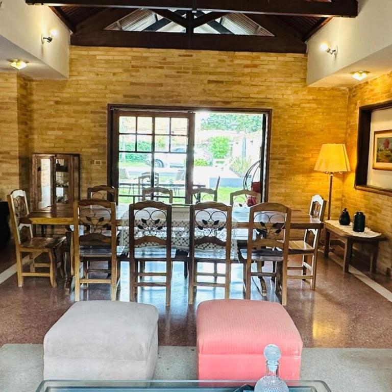 Fina residencia con chimenea en Lambaré - Four-Bedroom House - 34
