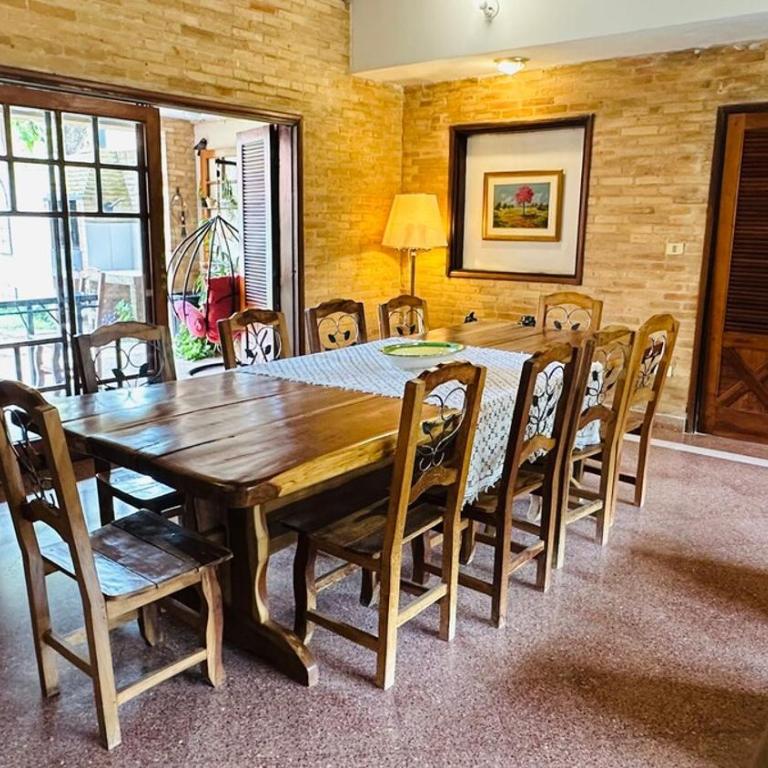 Fina residencia con chimenea en Lambaré - Four-Bedroom House - 62