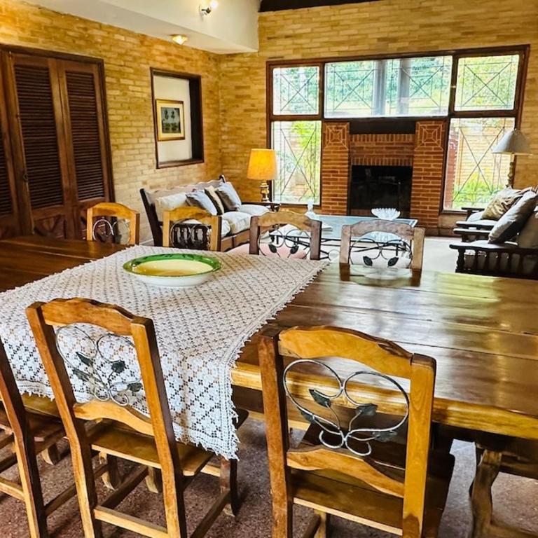 Fina residencia con chimenea en Lambaré - Four-Bedroom House - 35