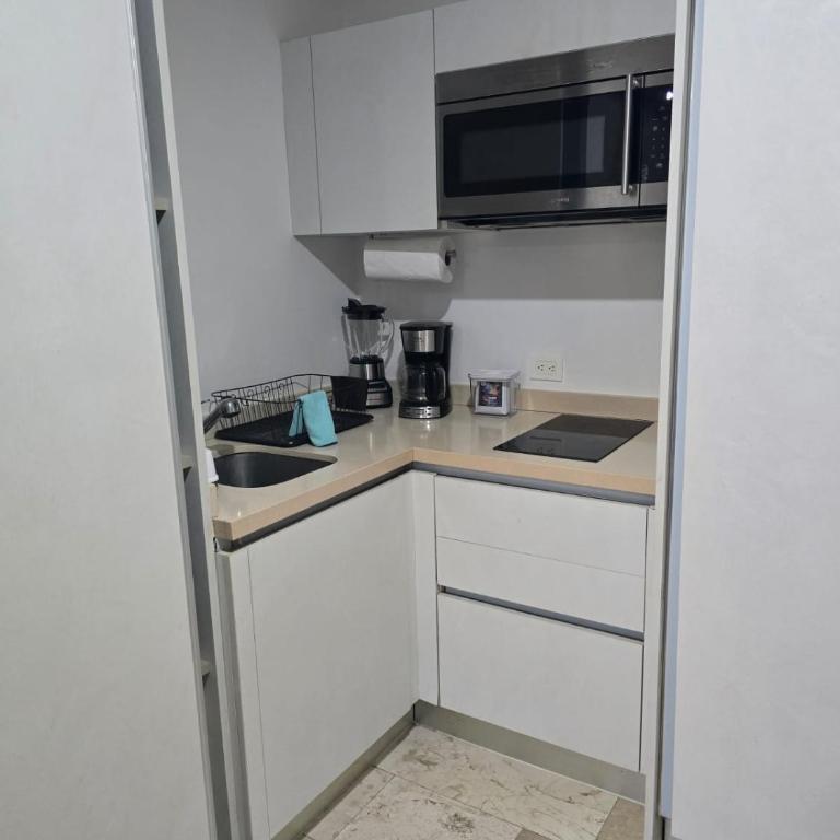 Apartment steps from the beach, rooftop pool, H101 - Apartment mit 1 Schlafzimmer - 12