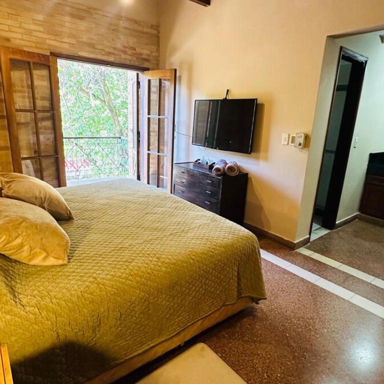 Fina residencia con chimenea en Lambaré - Four-Bedroom House - 40