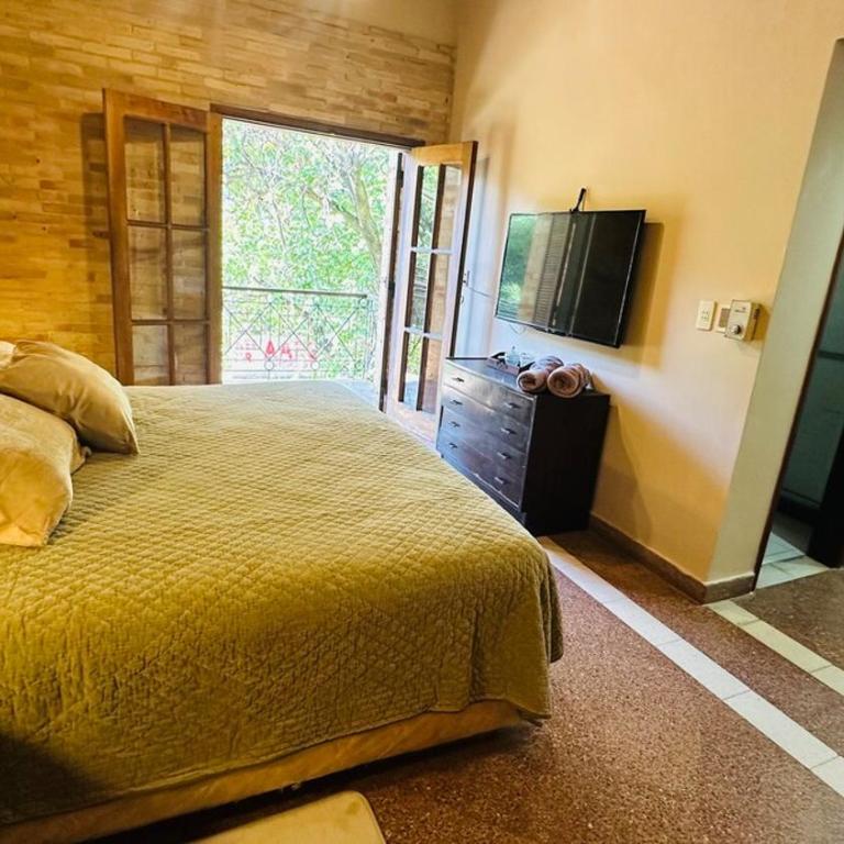 Fina residencia con chimenea en Lambaré - Four-Bedroom House - 41