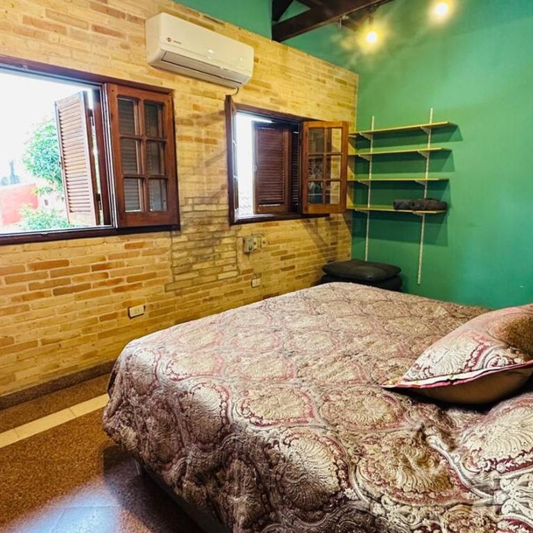 Fina residencia con chimenea en Lambaré - Four-Bedroom House - 12
