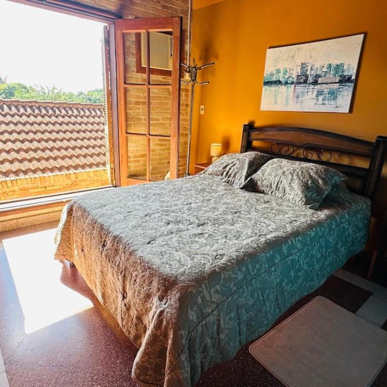 Fina residencia con chimenea en Lambaré - Four-Bedroom House - 29