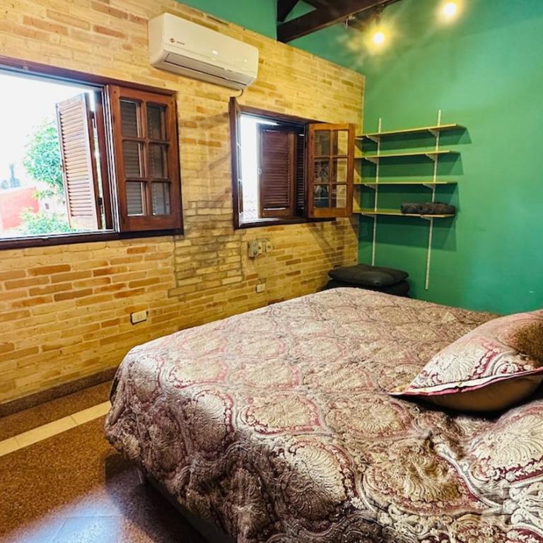 Fina residencia con chimenea en Lambaré - Four-Bedroom House - 14