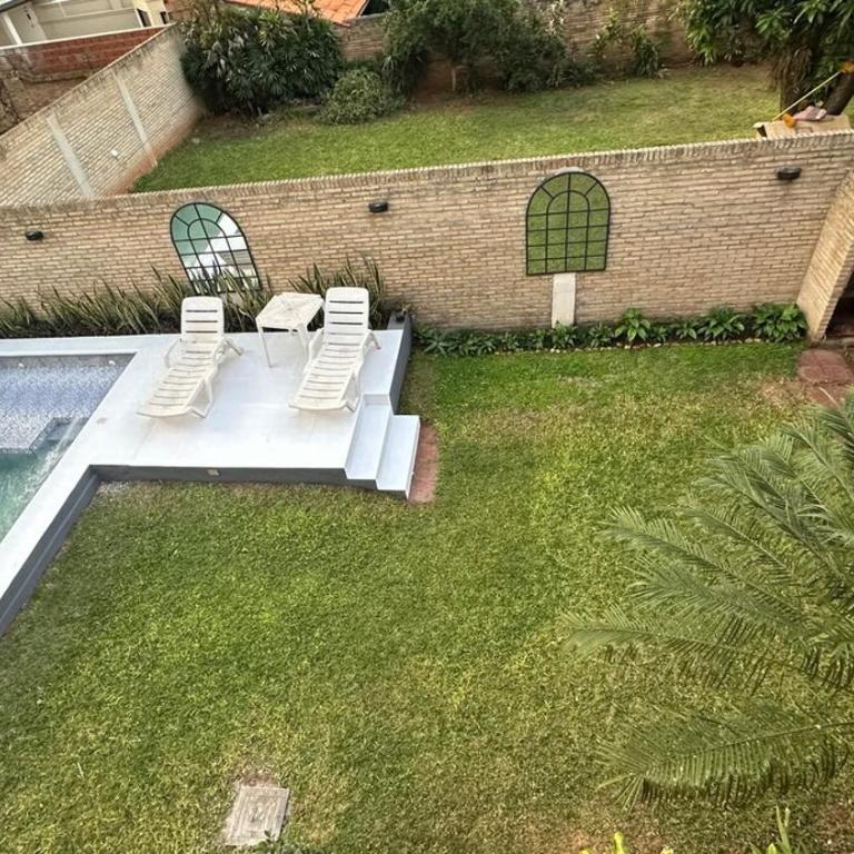 Fina residencia con chimenea en Lambaré - Four-Bedroom House - 59