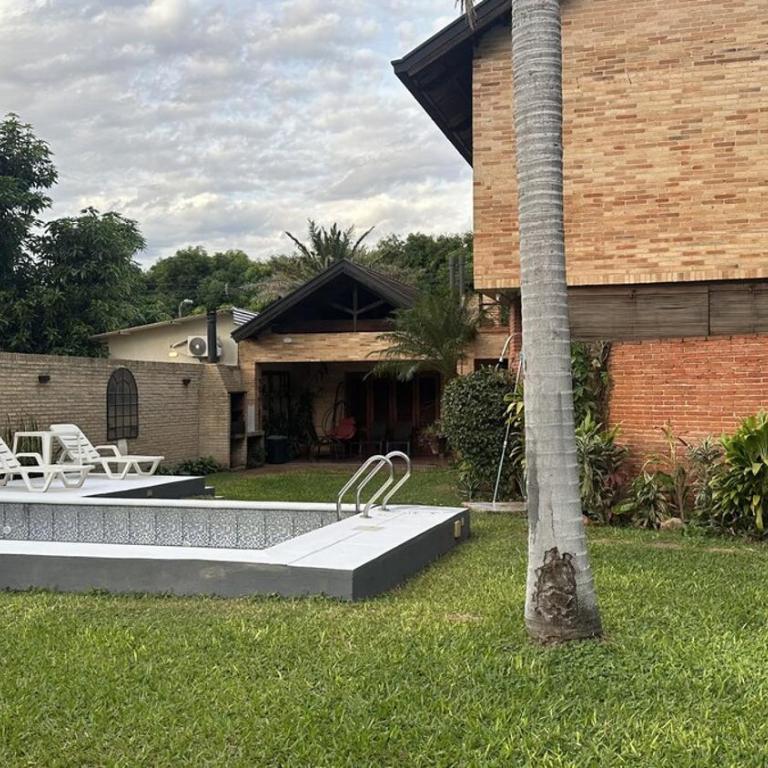 Fina residencia con chimenea en Lambaré - Four-Bedroom House - 67