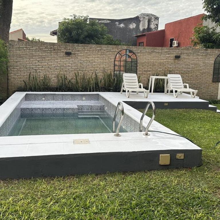 Fina residencia con chimenea en Lambaré - Four-Bedroom House - 60