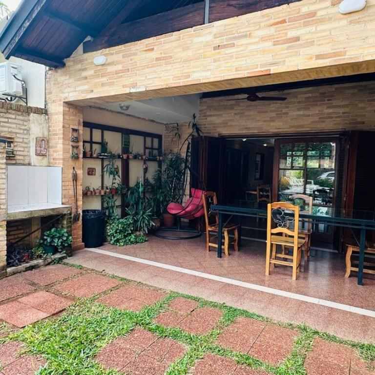 Fina residencia con chimenea en Lambaré - Four-Bedroom House - 16