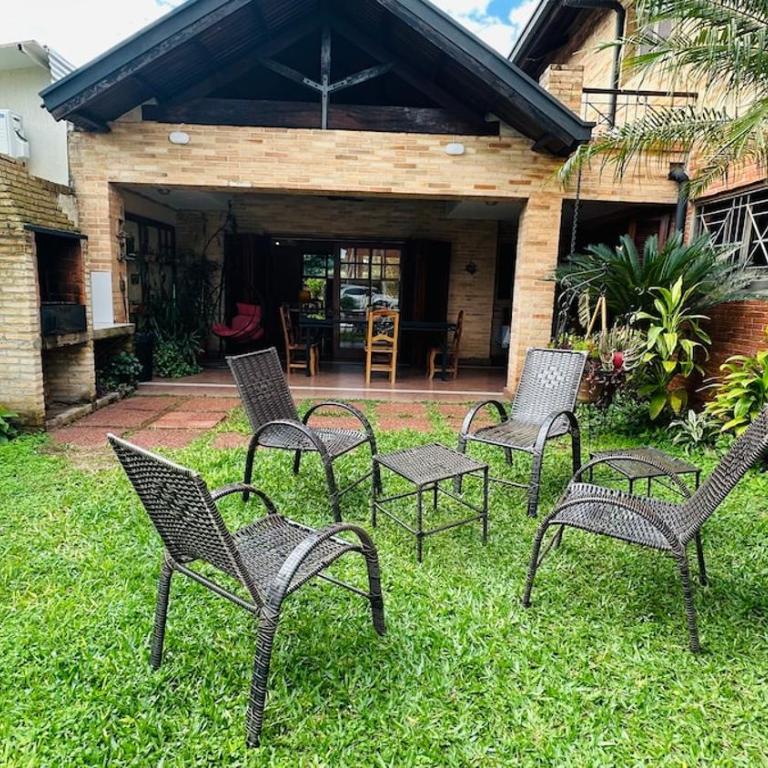 Fina residencia con chimenea en Lambaré - Four-Bedroom House - 10