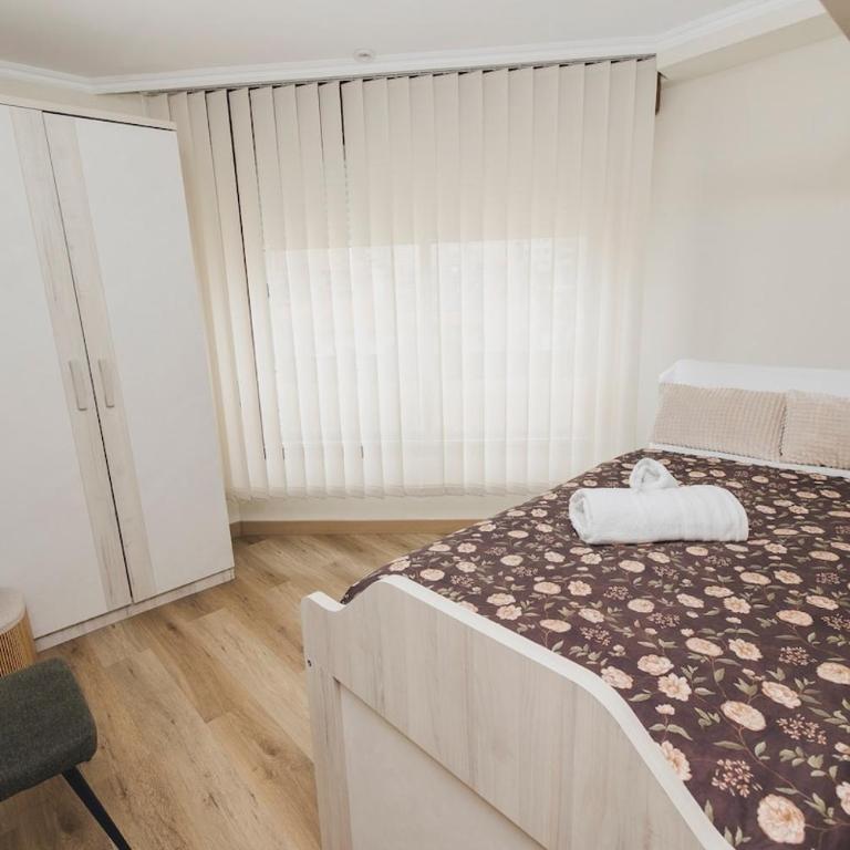 Vigo Getaway - Near Park, Beaches & Cíes - Three-Bedroom Apartment - 8