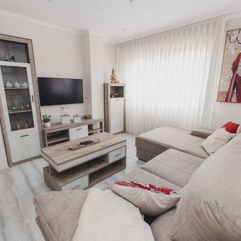 Vigo Getaway - Near Park, Beaches & Cíes - Three-Bedroom Apartment - 9