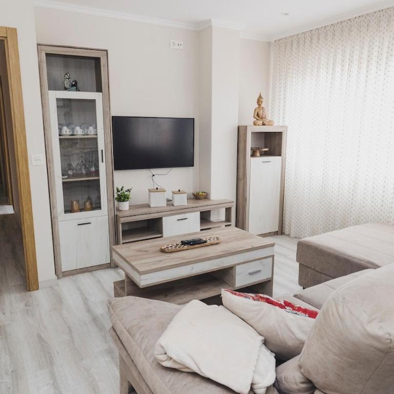 Vigo Getaway - Near Park, Beaches & Cíes - Three-Bedroom Apartment - 10