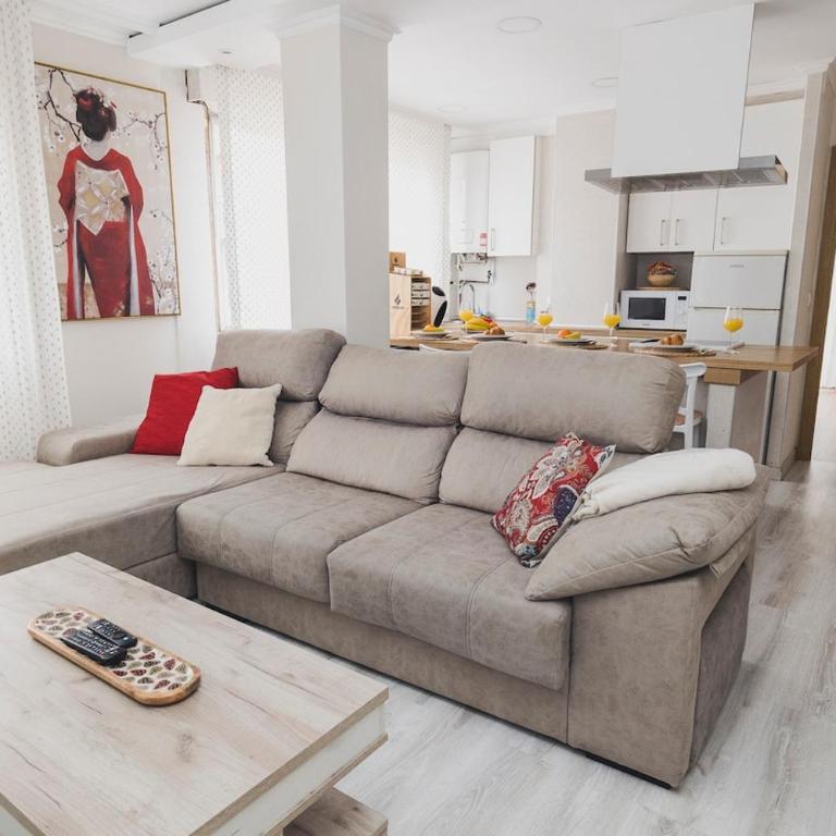 Vigo Getaway - Near Park, Beaches & Cíes - Three-Bedroom Apartment - 12