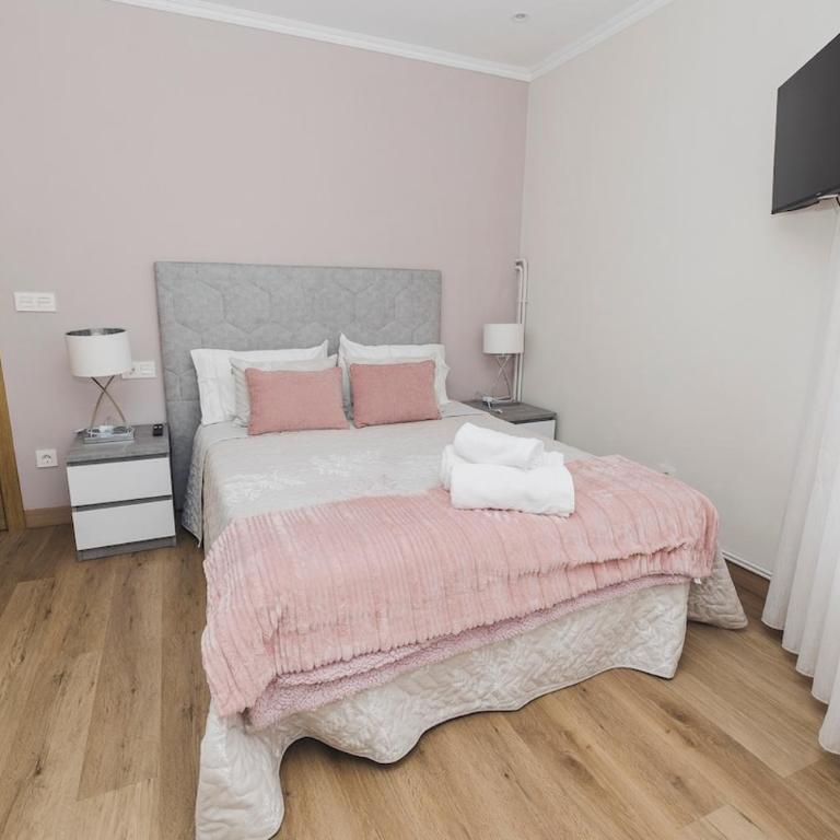 Vigo Getaway - Near Park, Beaches & Cíes - Three-Bedroom Apartment - 13