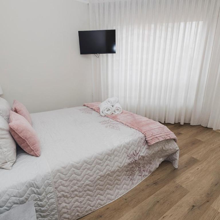 Vigo Getaway - Near Park, Beaches & Cíes - Three-Bedroom Apartment - 14