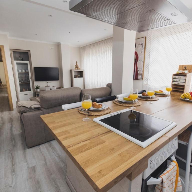 Vigo Getaway - Near Park, Beaches & Cíes - Three-Bedroom Apartment - 17