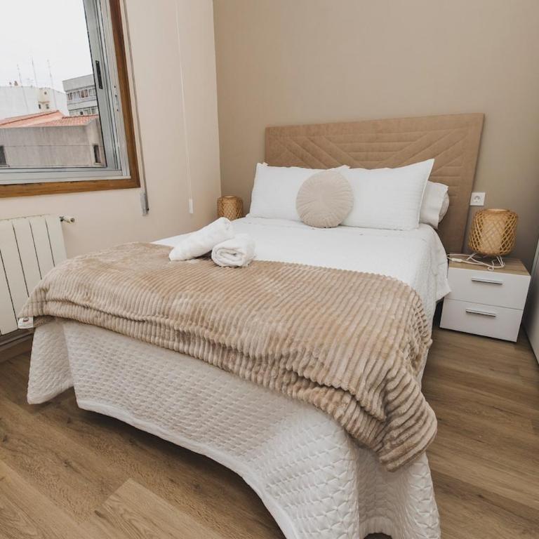 Vigo Getaway - Near Park, Beaches & Cíes - Three-Bedroom Apartment - 19
