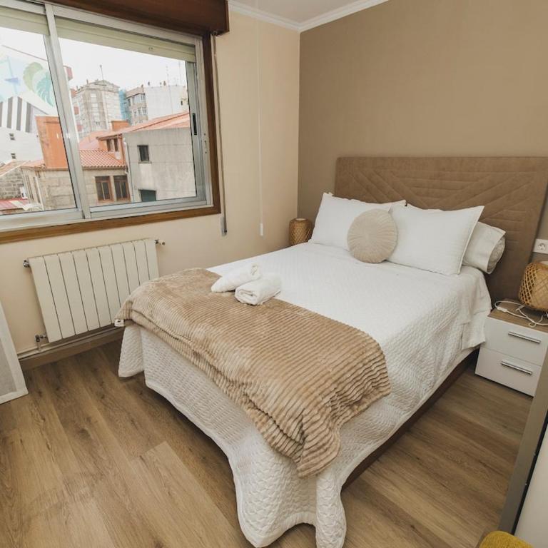 Vigo Getaway - Near Park, Beaches & Cíes - Three-Bedroom Apartment - 20