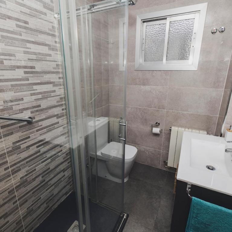 Vigo Getaway - Near Park, Beaches & Cíes - Three-Bedroom Apartment - 27