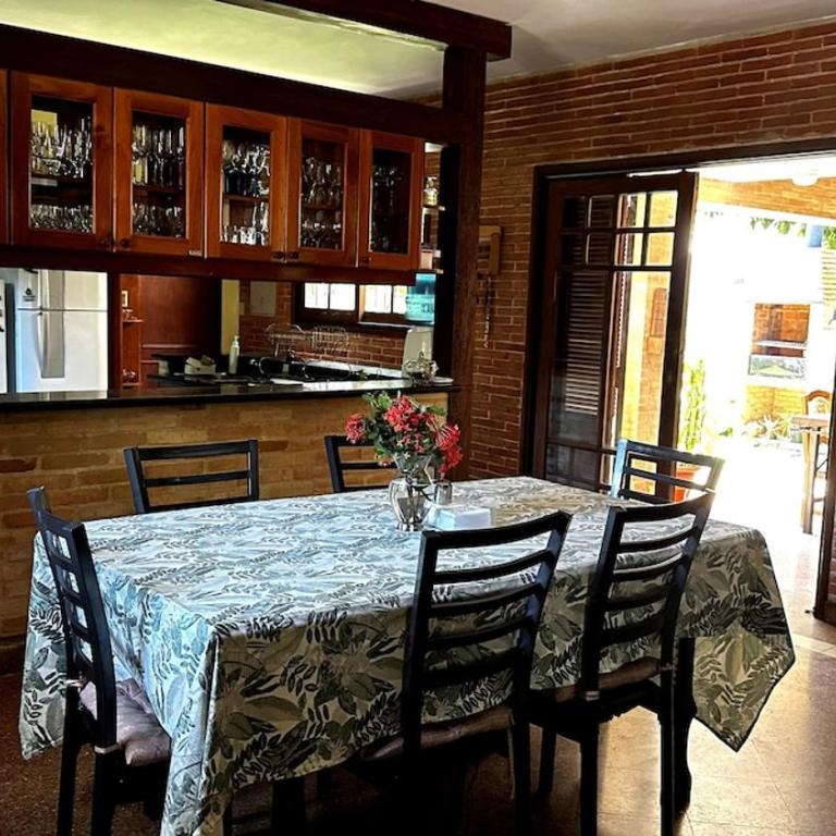 Fina residencia con chimenea en Lambaré - Four-Bedroom House - 17