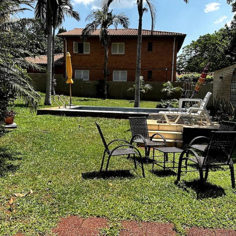 Fina residencia con chimenea en Lambaré - Four-Bedroom House - 11