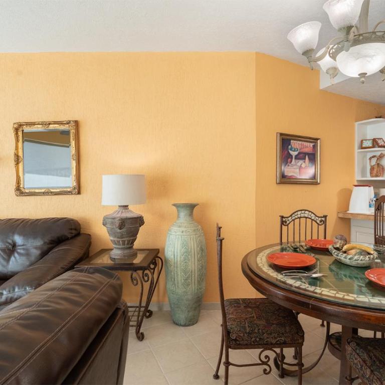 Inviting Oceanview 2BD/2BA Condo with Relaxing Coastal Vibes - Casa - 3