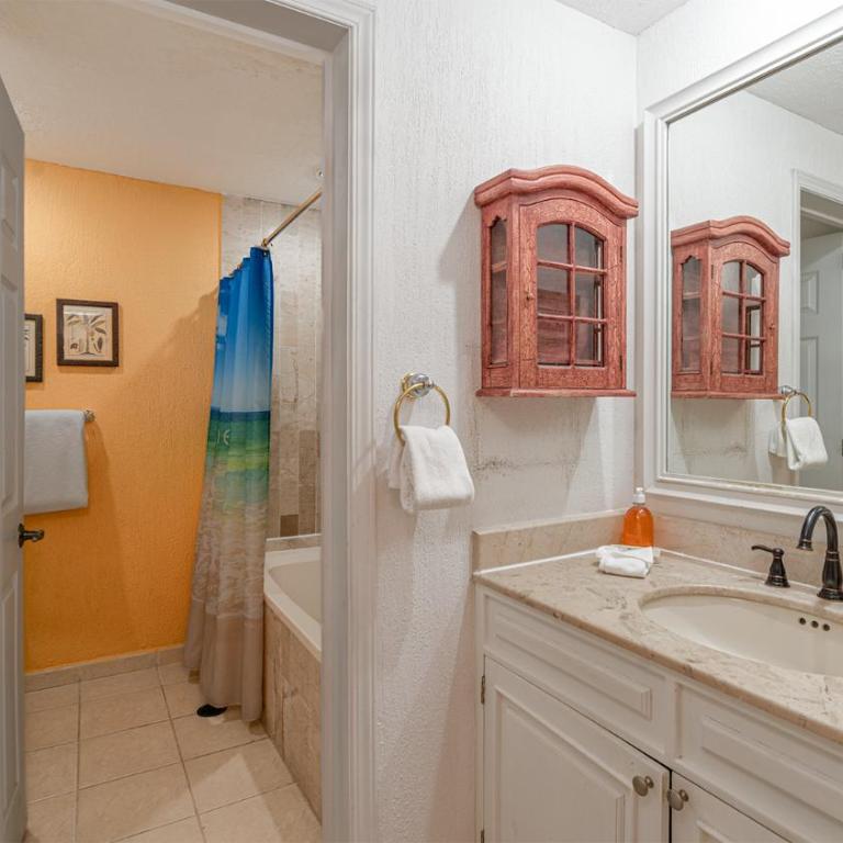 Inviting Oceanview 2BD/2BA Condo with Relaxing Coastal Vibes - Casa - 4