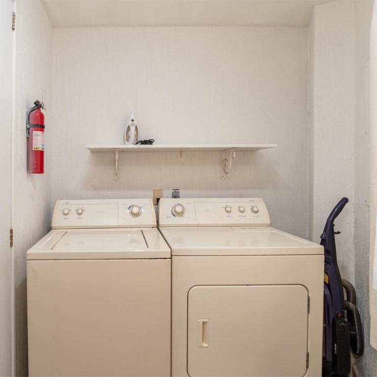 Inviting Oceanview 2BD/2BA Condo with Relaxing Coastal Vibes - Casa - 15