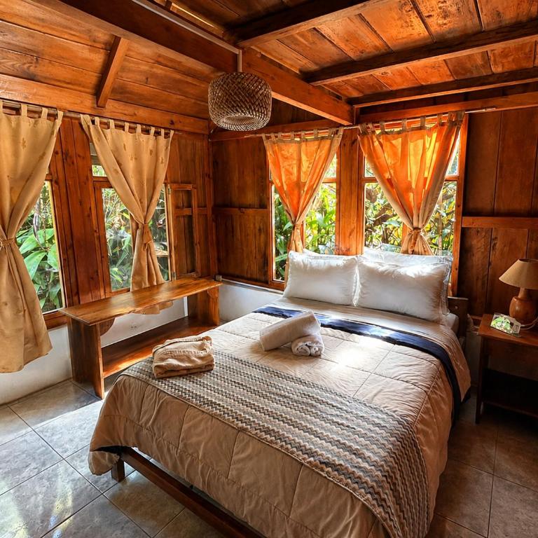 Hostería los Cedros de Mindo - Habitación con cama grande - 5