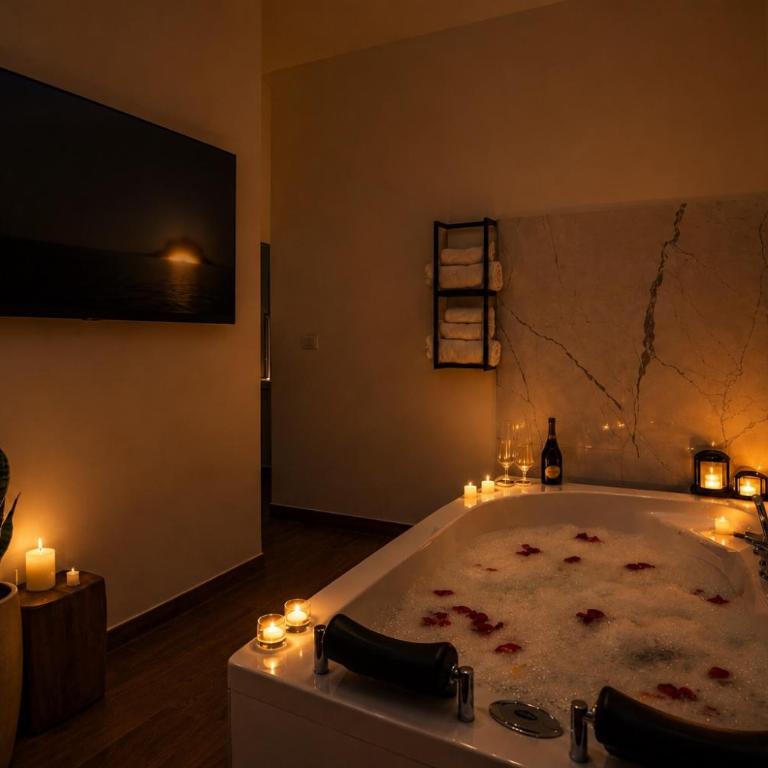 Elene Suites Luxury Boutique - Zimmer mit Queensize-Bett und Whirlpool-Badewanne - 1