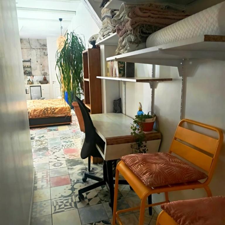 Unique 150m2 Artist Residence - Three-Bedroom Apartment - 5
