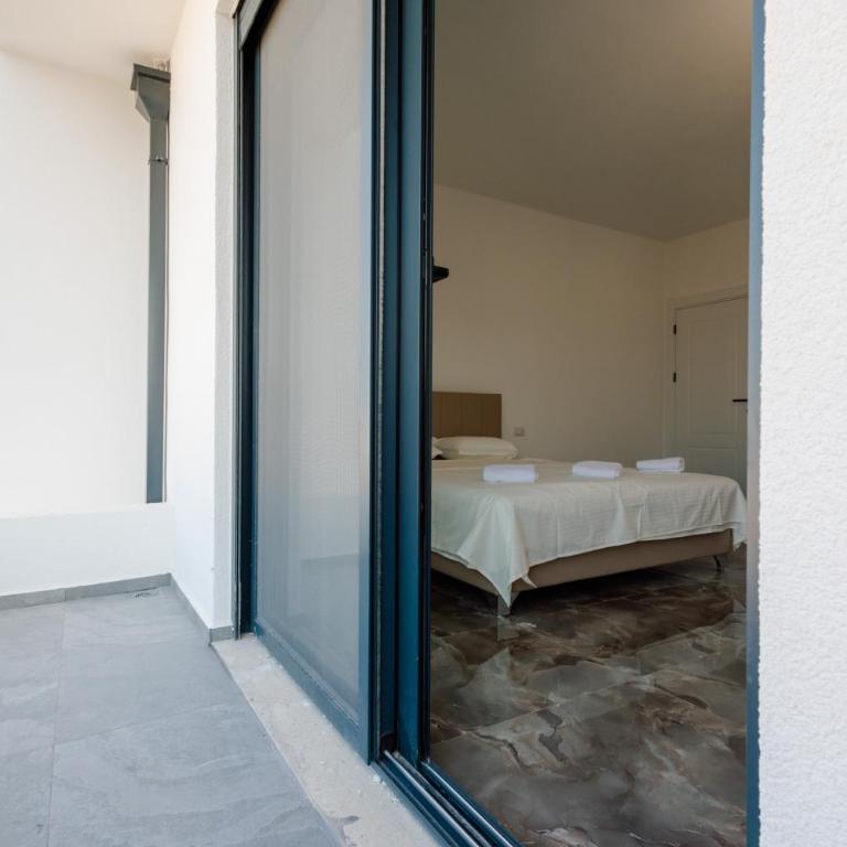Dalya Luxury Apartments - Dreibettzimmer mit Stadtblick - 20