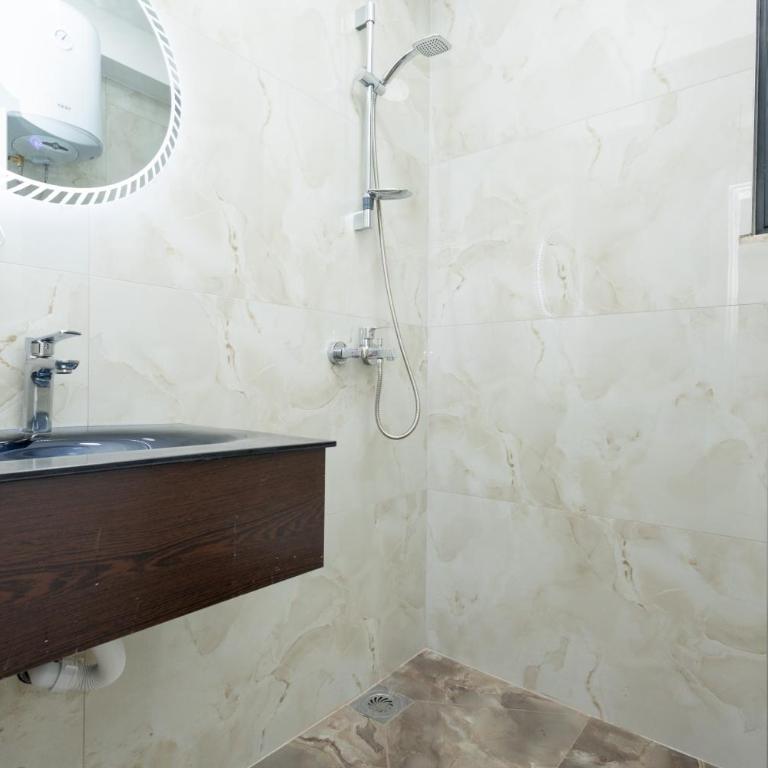 Dalya Luxury Apartments - Dreibettzimmer mit Stadtblick - 24